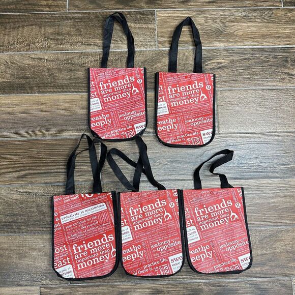 Lululemon Reusable Small Bags Red Black White All Over Print Snap Savvy Lot of 5 - Picture 2 of 10